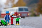一款名叫小人的免費(fèi)游戲，探索未知的冒險(xiǎn)之旅，無(wú)限探險(xiǎn)，小人自由探索的游戲