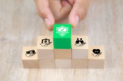 保險(xiǎn)理賠被拒后訴訟費(fèi)用由誰承擔(dān)？