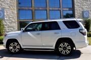 側(cè)方停車的操作技巧有哪些？這些技巧如何提高停車準(zhǔn)確性？