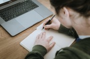 英國工黨政府面臨2萬億英鎊預(yù)算劃分 將決定四年施政方向