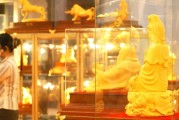 黃金消費(fèi)量同比下降近10%！金條走俏金飾銷(xiāo)量下滑