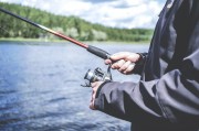 免費釣魚游戲，享受自然樂趣的完美選擇，寧靜水域，免費釣魚游戲，讓你親近大自然的最好方式