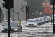 英國遭遇極端天氣 洪水造成交通中斷