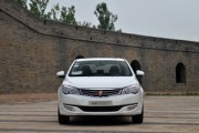 如何評價榮威款車？該車在性能和配置上表現(xiàn)如何？
