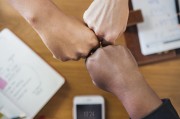 在當(dāng)今的信息時代，智能手機已經(jīng)成為了我們生活中不可或缺的一部分。隨著移動互聯(lián)網(wǎng)的發(fā)展，許多用戶開始尋求更加便捷、靈活的游戲體驗。然而，對于那些希望避免不必要的流量消耗的用戶來說，有些手機游戲可能并不適合他們的需求。因此，市場上出現(xiàn)了越來越多的免費免流量的單機游戲。，免費免流量的單機游戲，滿足不同玩家的需求
