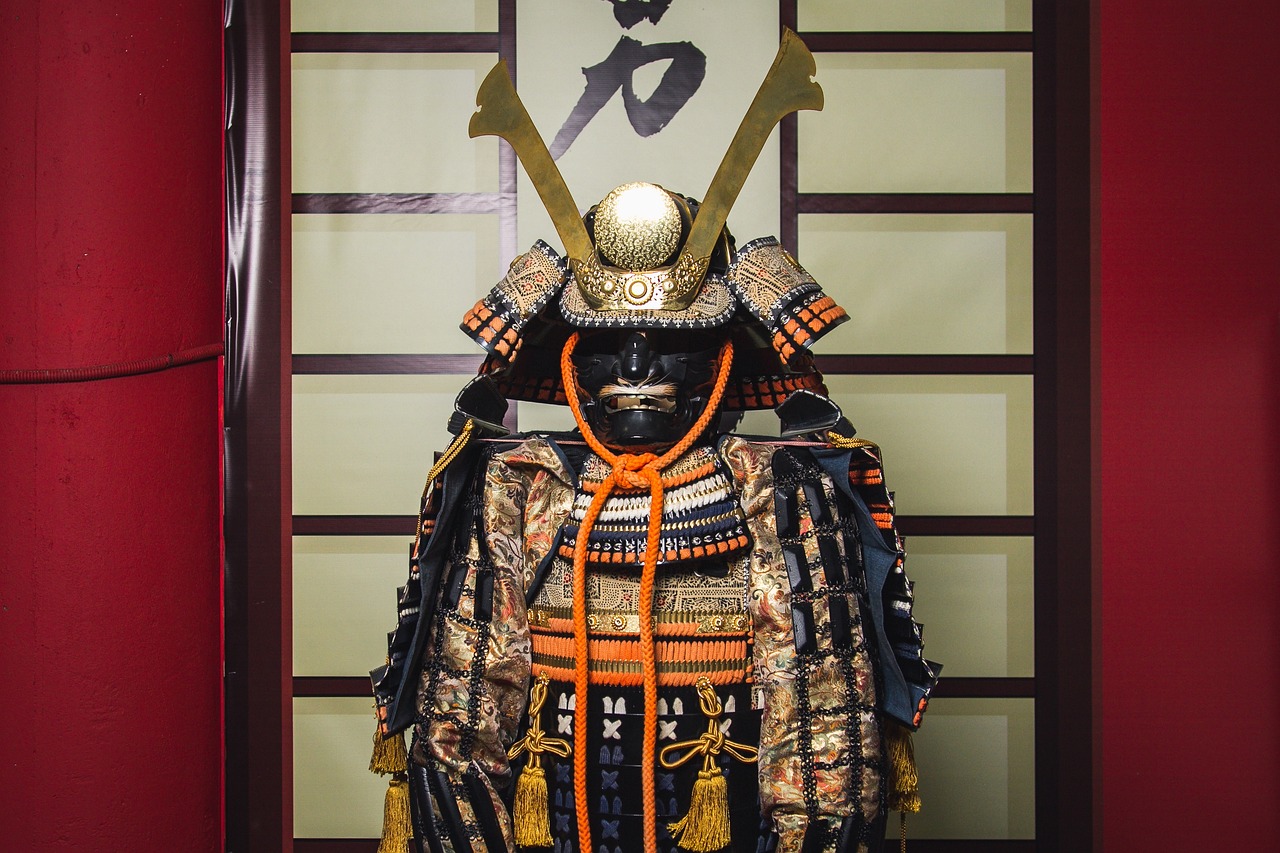 鎧甲勇士，自由戰(zhàn)神是一款由日本萬代南夢宮公司研發(fā)并發(fā)行的動作冒險類手游。在游戲中，玩家將扮演鎧甲勇士，在多元化的關(guān)卡中擊敗各種強(qiáng)大的敵人，并收集和培養(yǎng)角色的裝備、技能等元素，提升自己的戰(zhàn)斗力。