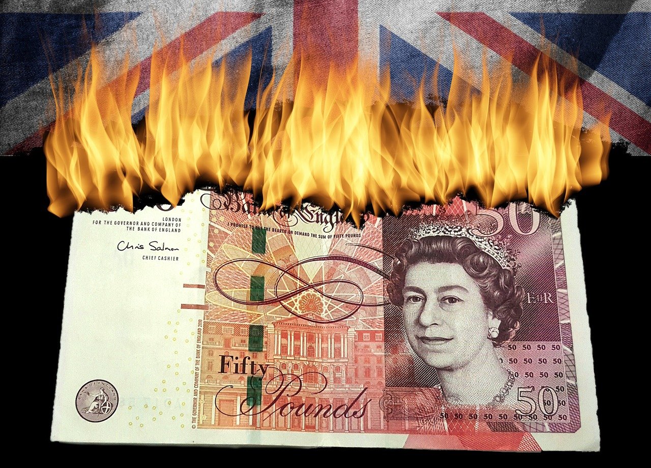 英鎊觸及2022年3月以來(lái)最高 之前英國(guó)央行維持利率不變