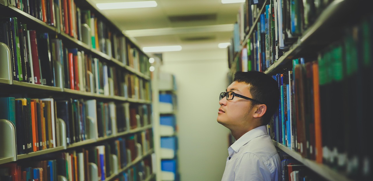 大學(xué)校長(zhǎng)發(fā)問(wèn)：如果梁文鋒讀博士，還有今天的DeepSeek嗎？