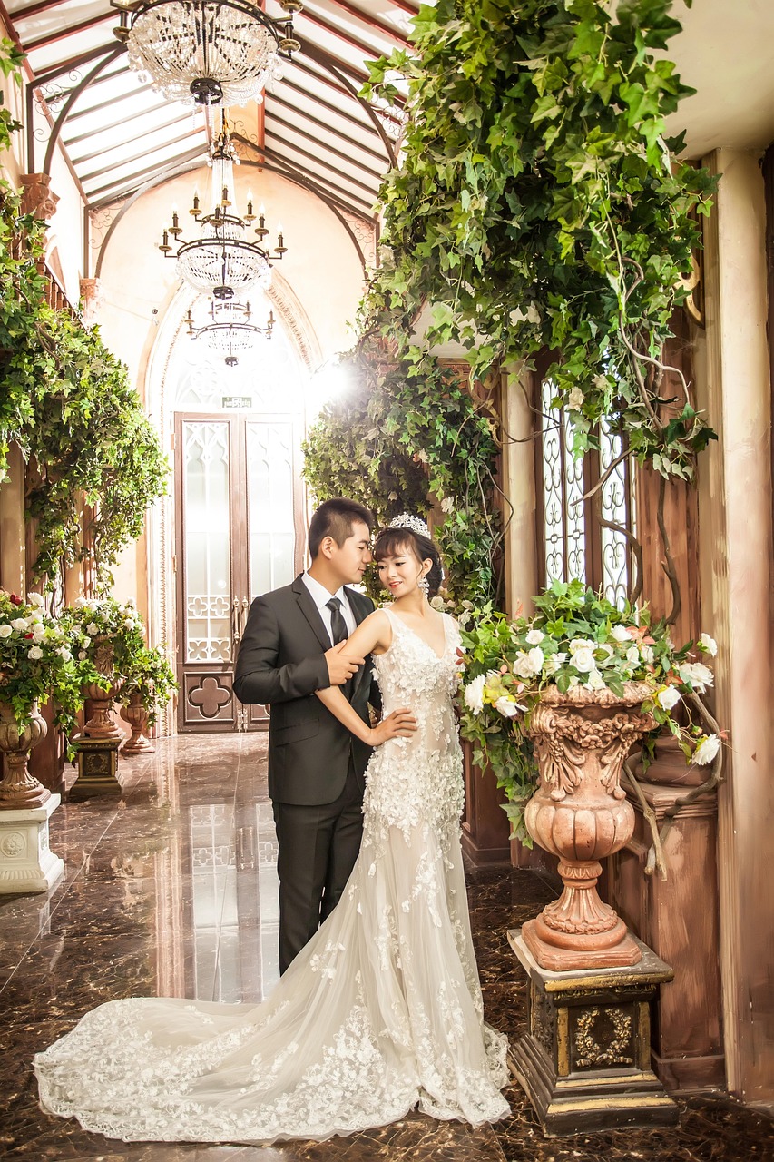 注冊(cè)結(jié)婚穿什么最合適？婚禮當(dāng)天搭配指南