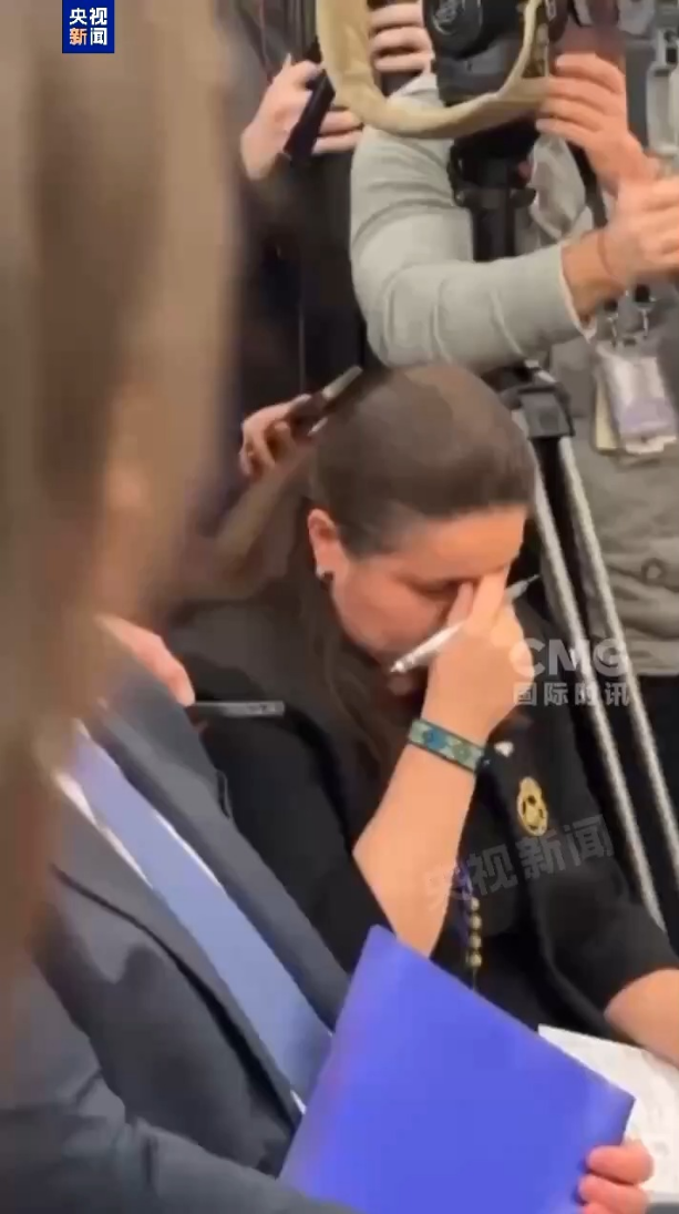 美烏首腦“談崩” ，美記者：報(bào)道白宮近30年，這場(chǎng)面前所未見！4分52秒，特澤會(huì)現(xiàn)場(chǎng)爭(zhēng)吵實(shí)錄曝光