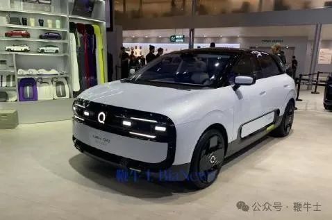 上海車展「車模」盤點(diǎn)：小鵬機(jī)器人吸睛，比亞迪派出悟空