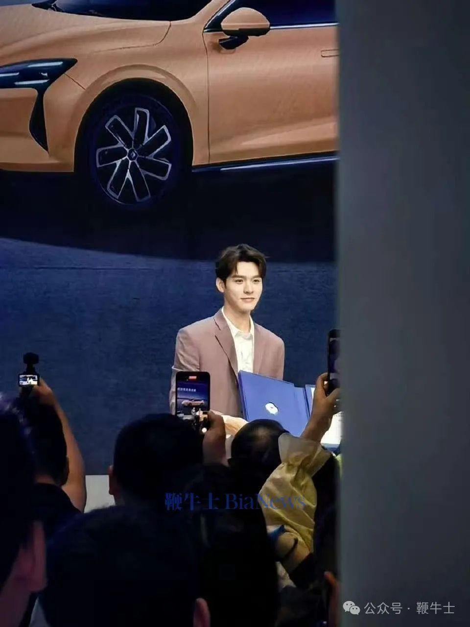 上海車展「車?！贡P點(diǎn)：小鵬機(jī)器人吸睛，比亞迪派出悟空