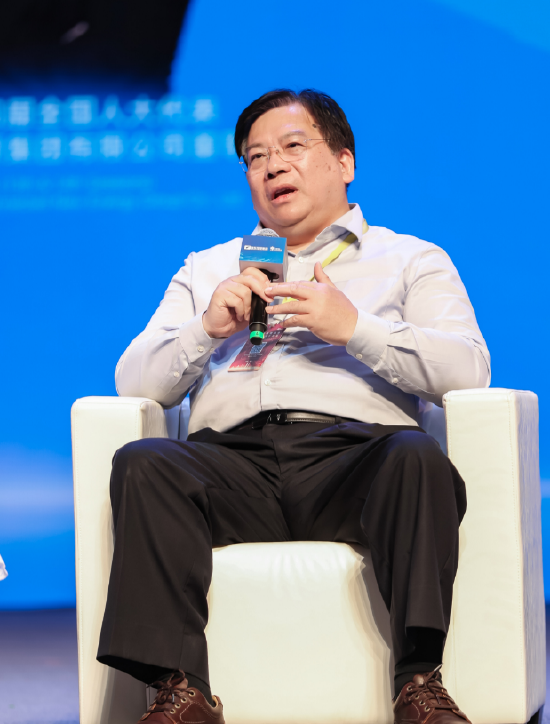 沈坤榮：在發(fā)展智能技術(shù)時(shí)，需加強(qiáng)風(fēng)險(xiǎn)管控